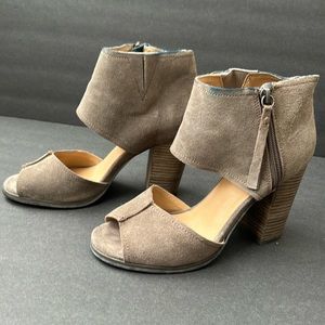 Kelsi Dagger Open Toe Block Heel Sandal in Taupe Grey Size 7- so comfortable